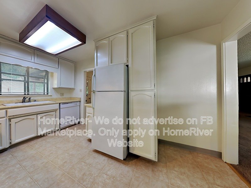 Classic Home! Fridge Included | Close to Land Park property image