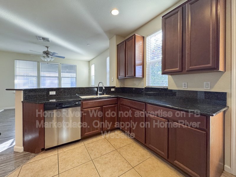 Pet Friendly! 421 Anchor Ln APT 201, West Sacramento, CA 95605 property image