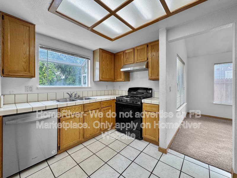 Pet Friendly! 8262 Westport Cir, Sacramento, CA 95828 property image