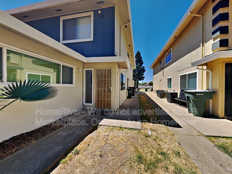 2BR | Fridge Included | Quick Commute Access property image