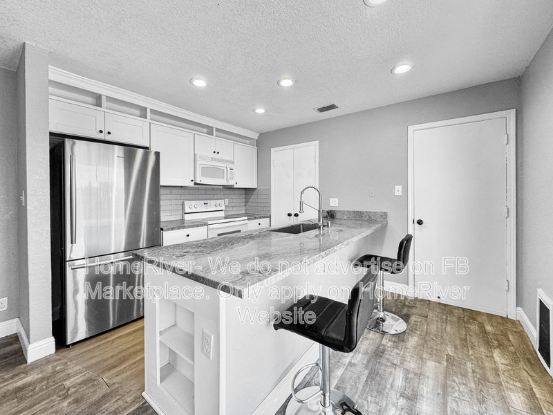 Fridge Included | Close to shopping |  Near Folsom property image