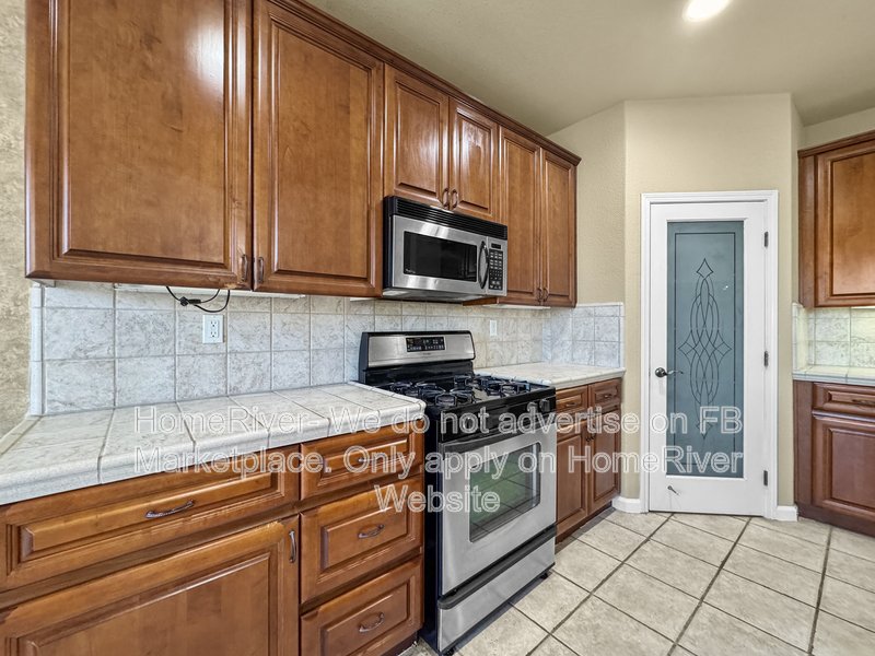 Near 99 Hwy | Close to Sacramento | Backyard property image