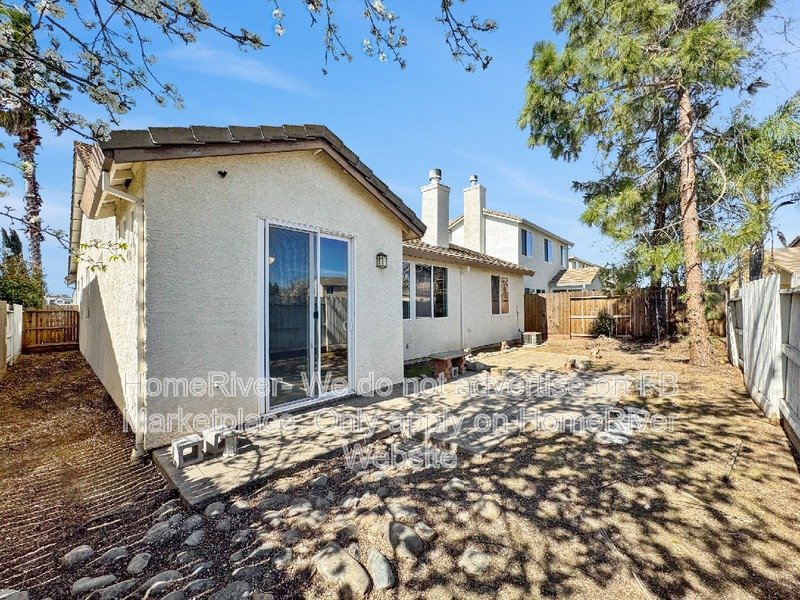 Near 99 Hwy | Close to Sacramento | Backyard property image