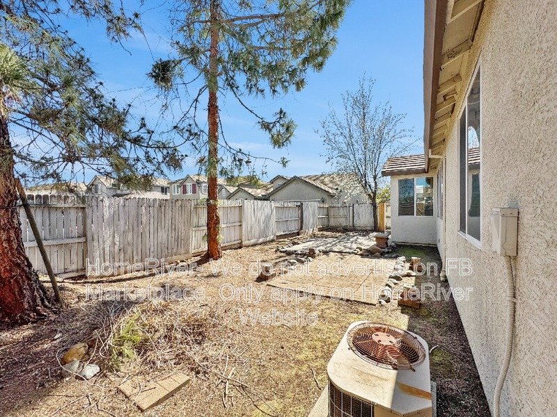 Near 99 Hwy | Close to Sacramento | Backyard property image