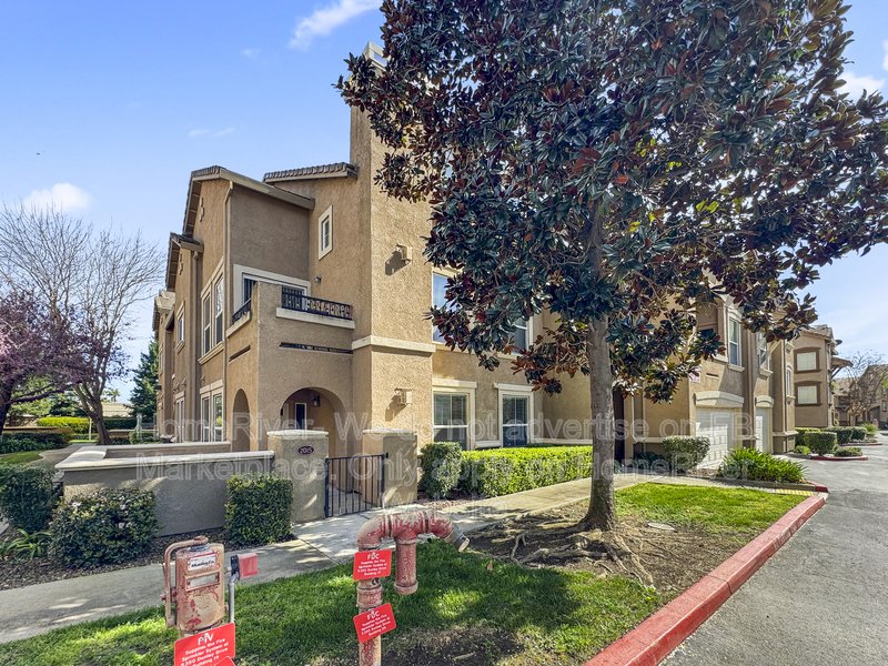 Fridge Included | Washer and Dryer In Unit | Close to Shopping property image