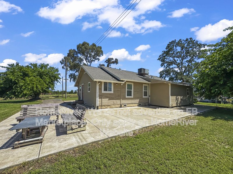 Water, Sewage, Garage Included | Fridge Included | Close to Elk Grove property image