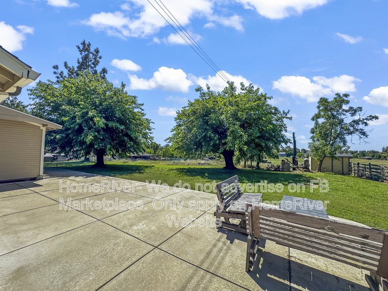 Water, Sewage, Garage Included | Fridge Included | Close to Elk Grove property image