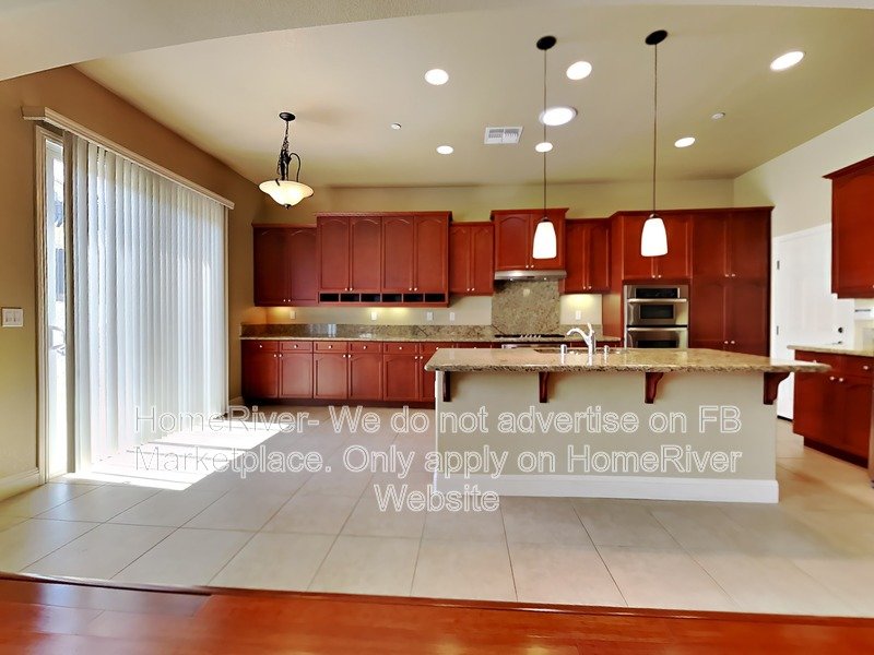 Two Car Garage | Fridge Included | Pet Friendly property image