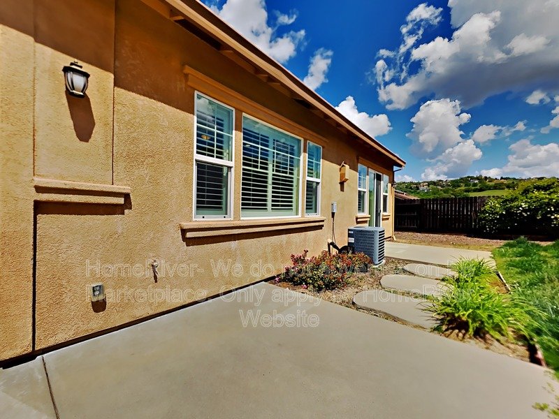 Two Car Garage | Fridge Included | Pet Friendly property image