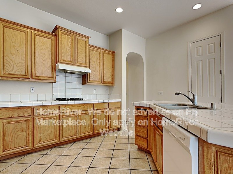 Fridge Included | Close to Downtown | Pet Friendly property image