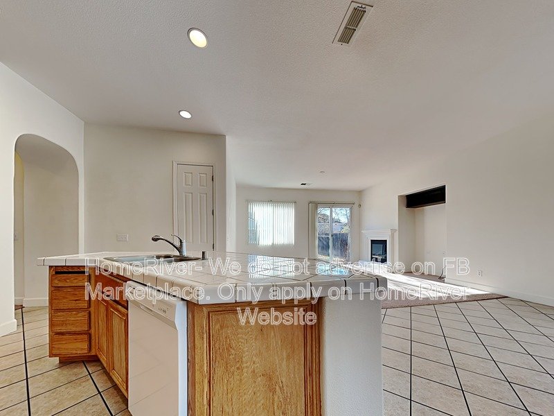 Fridge Included | Close to Downtown | Pet Friendly property image