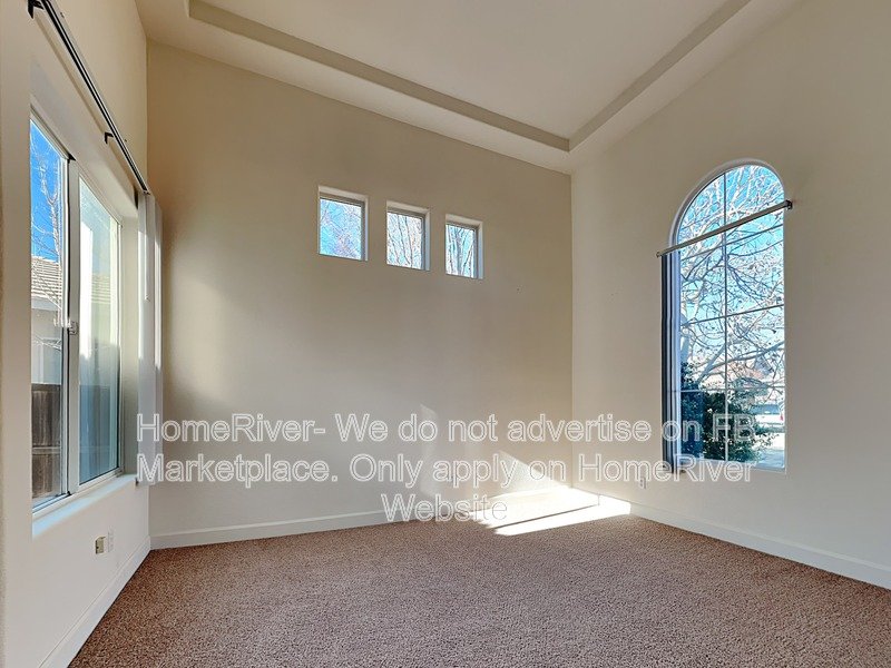 Fridge Included | Close to Downtown | Pet Friendly property image