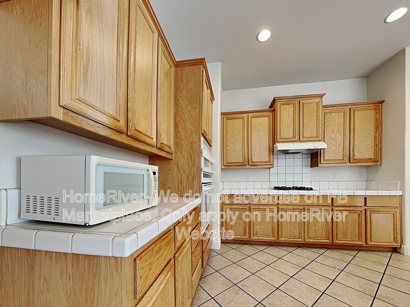 Fridge Included | Close to Downtown | Pet Friendly property image
