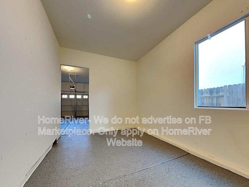 Fridge Included | Close to Downtown | Pet Friendly property image