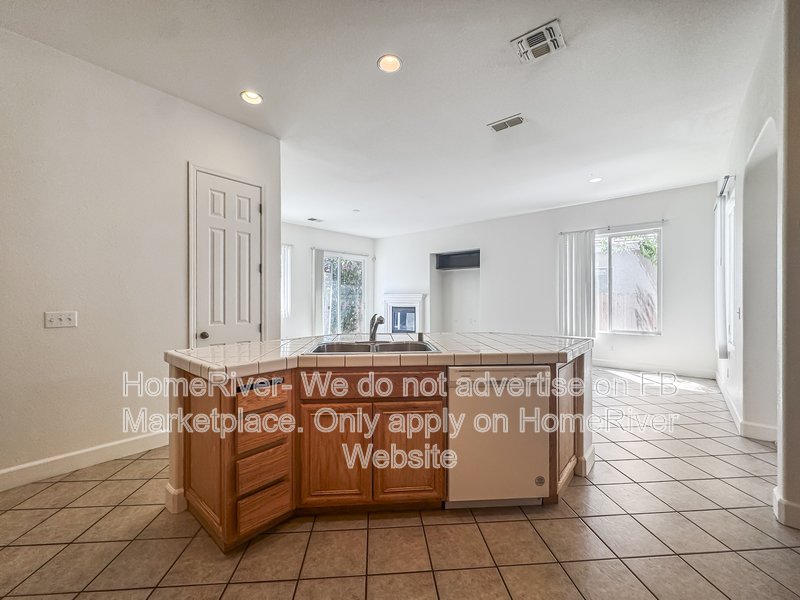 Fridge Included | Close to Downtown | Pet Friendly property image