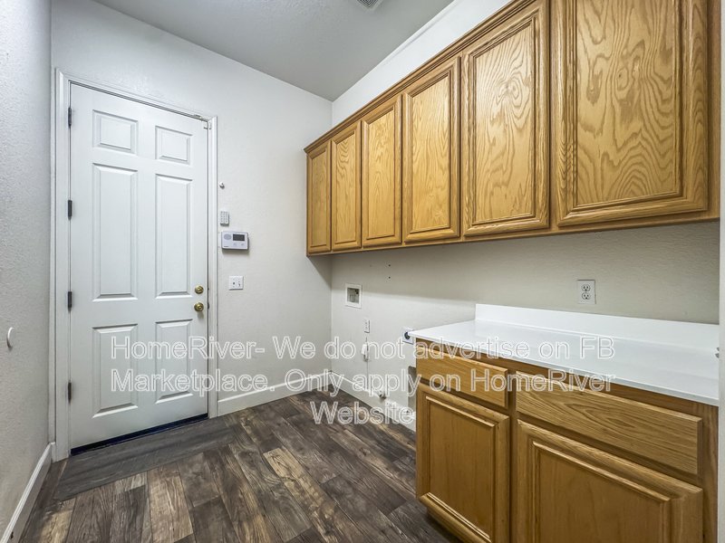 Fridge Included | Close to Downtown | Pet Friendly property image