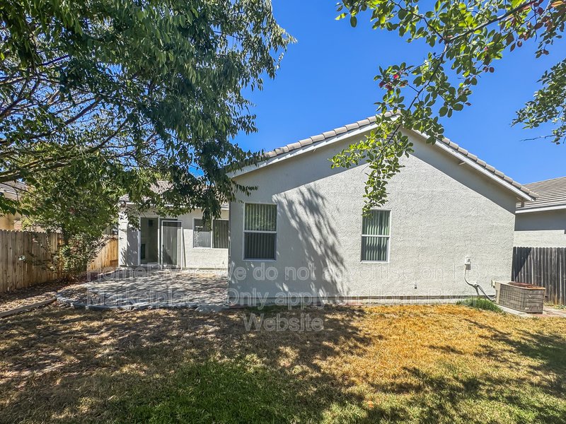 Fridge Included | Close to Downtown | Pet Friendly property image