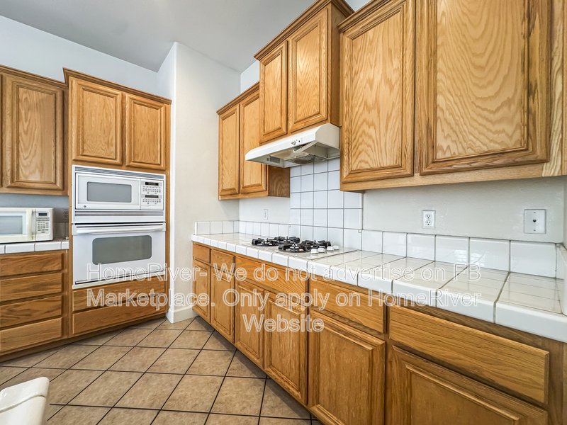 Fridge Included | Close to Downtown | Pet Friendly property image