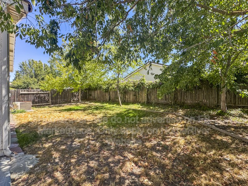 Fridge Included | Close to Downtown | Pet Friendly property image