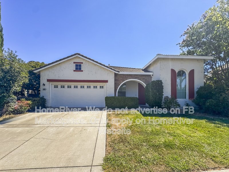 Fridge Included | Close to Downtown | Pet Friendly property image
